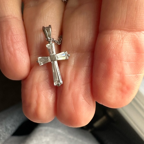 Sterling silver cross - Picture 1 of 4